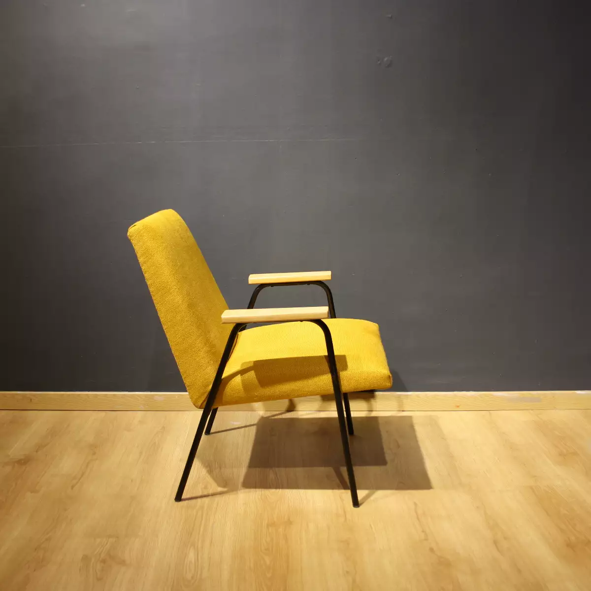 Fauteuil 'Robert' de Pierre Guariche pour Meurop