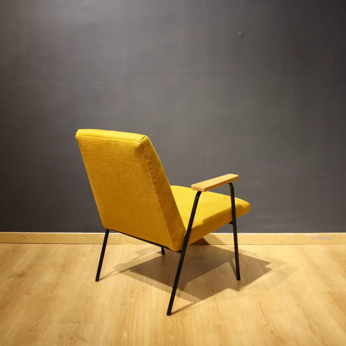 Fauteuil 'Robert' de Pierre Guariche pour Meurop