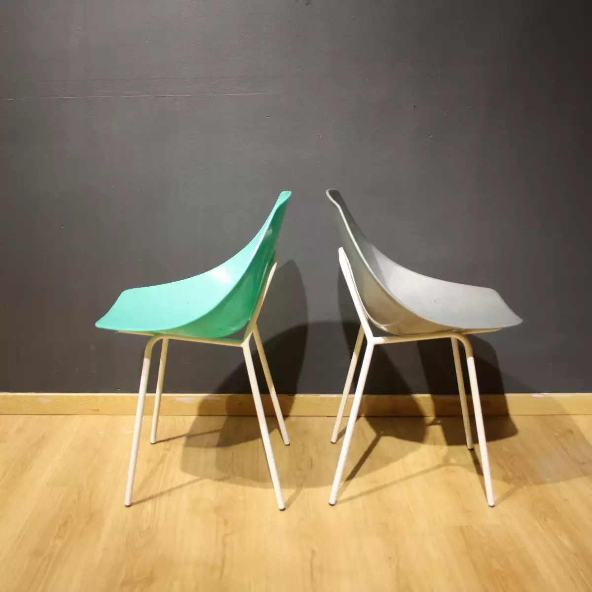 Chaises 'Coquillage' de Pierre Guariche Pour Meurop