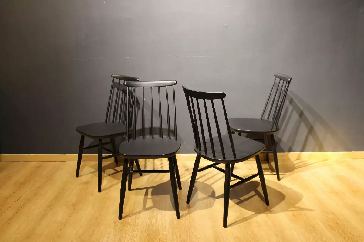 Suite de 4 chaises scandinaves Nassjo Stolefabrik