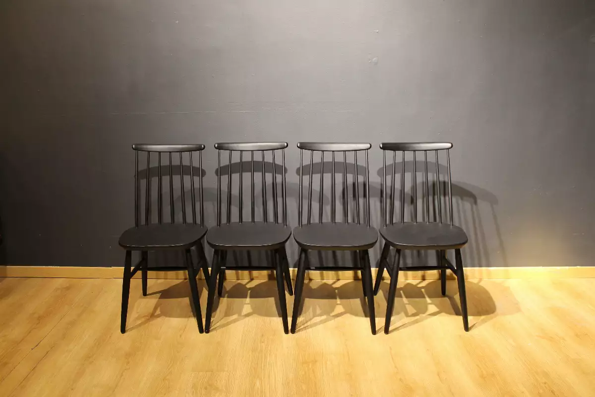 Suite de 4 chaises scandinaves Nassjo Stolefabrik