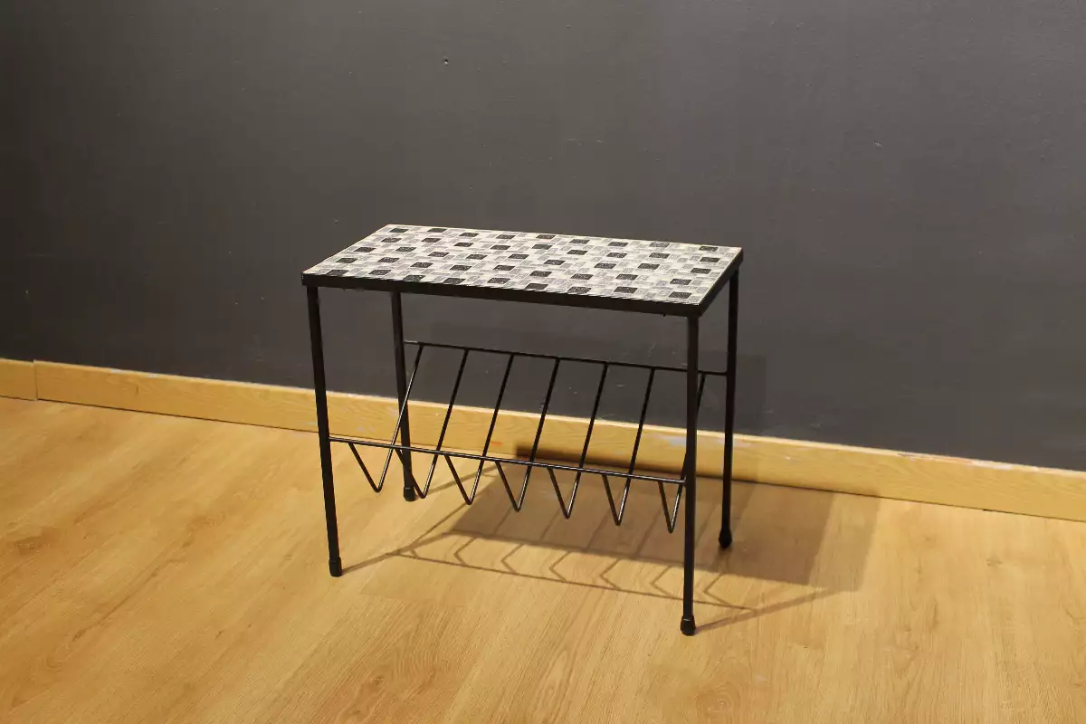 Table d'appoint porte-revue, années 50