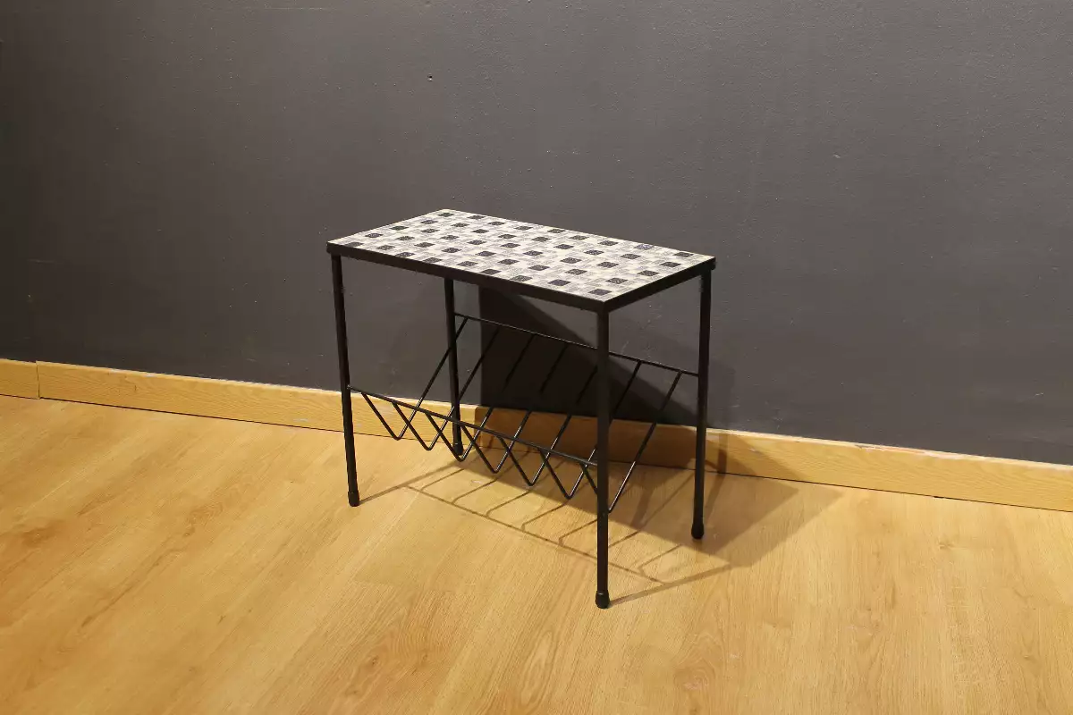 Table d'appoint porte-revue, années 50