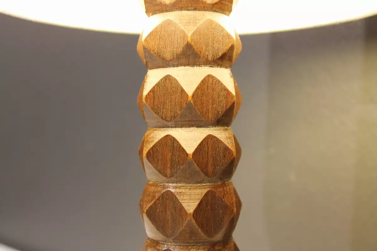 Lampe en bois brutaliste